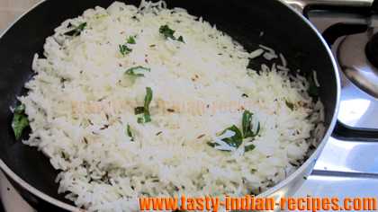 Garnish with some finely chopped fresh coriander leaves and mix well