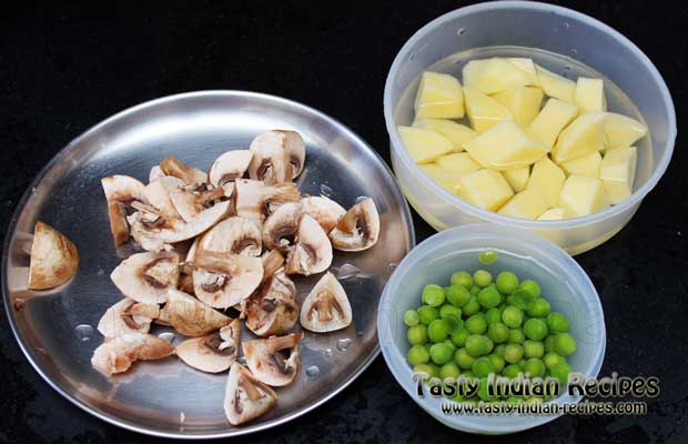Chop mushroom in slices. Also chop the potatoes in cubes and put the green peas in water