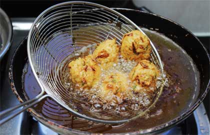 Frying-Aloo-Wada