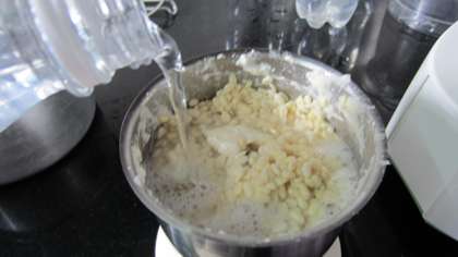 adding water at the time of grinding urad dal
