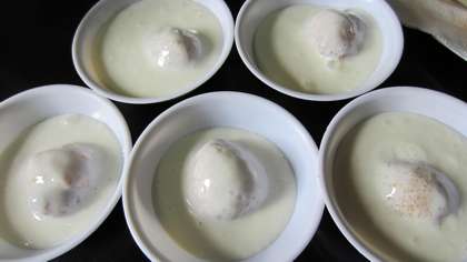 garnish the vada in individual serving bowl