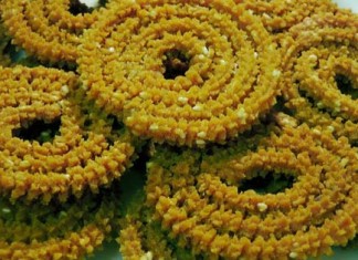 Moong Dal Chakli