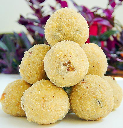 Rava (Suji) Ladoo