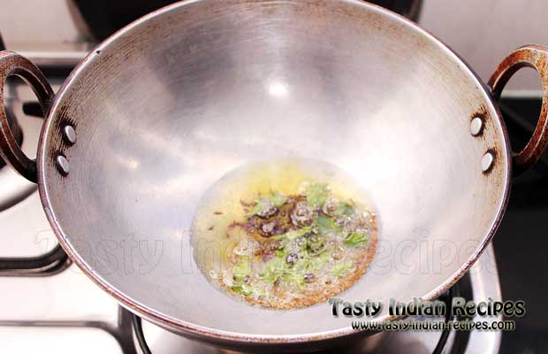 Heat 1 tablespoon oil in a pan and add cumin seeds, mustard seeds and curry leaves