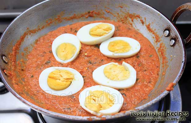 Egg Vindaloo Gravy in Pan