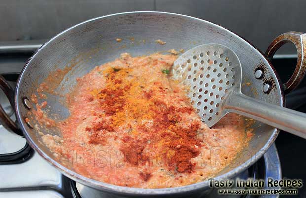 Mixing spcies in Tomato Gravy