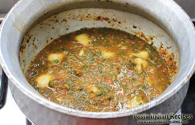 Aloo Methi Ki Sabzi Cooking in pan