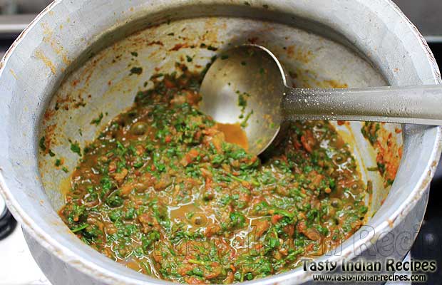 Cooking Methi in Gravy