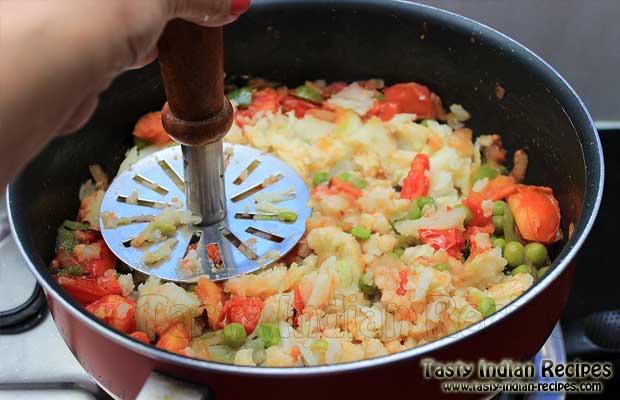 Khada Pav Bhaji Mixing Ingredients