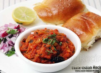 Khada Pav Bhaji with Buttery Pav, Onion and Lemon