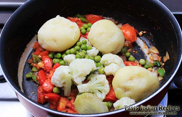 Khada Pav Bhaji Mixing Ingredients