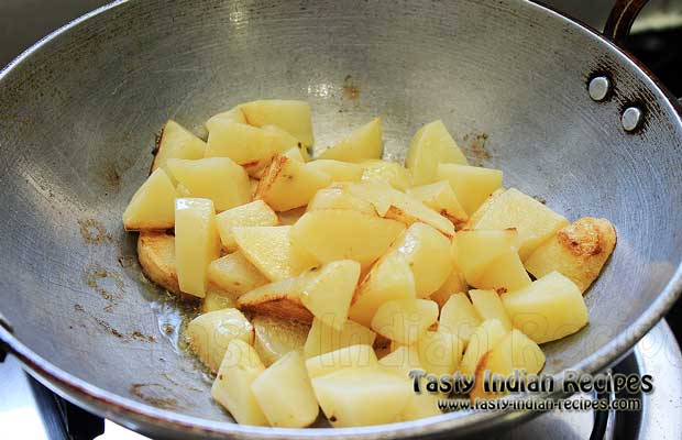 Frying Aloo In Pan