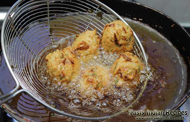 Rice Pakora in frying Pan