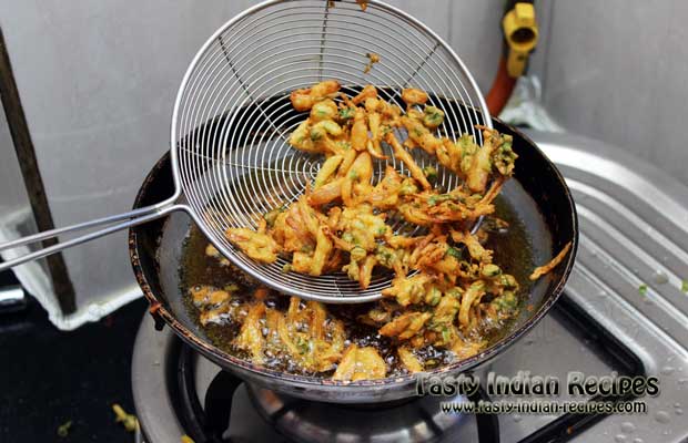 Perfectly Fried Onion Pakora